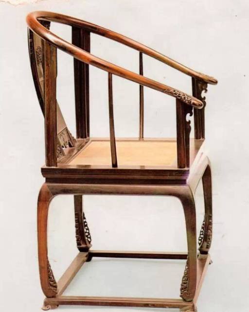 首页 春晓·动态 此款椅子扶手,后背角牙等多处运用西番莲工艺手法作